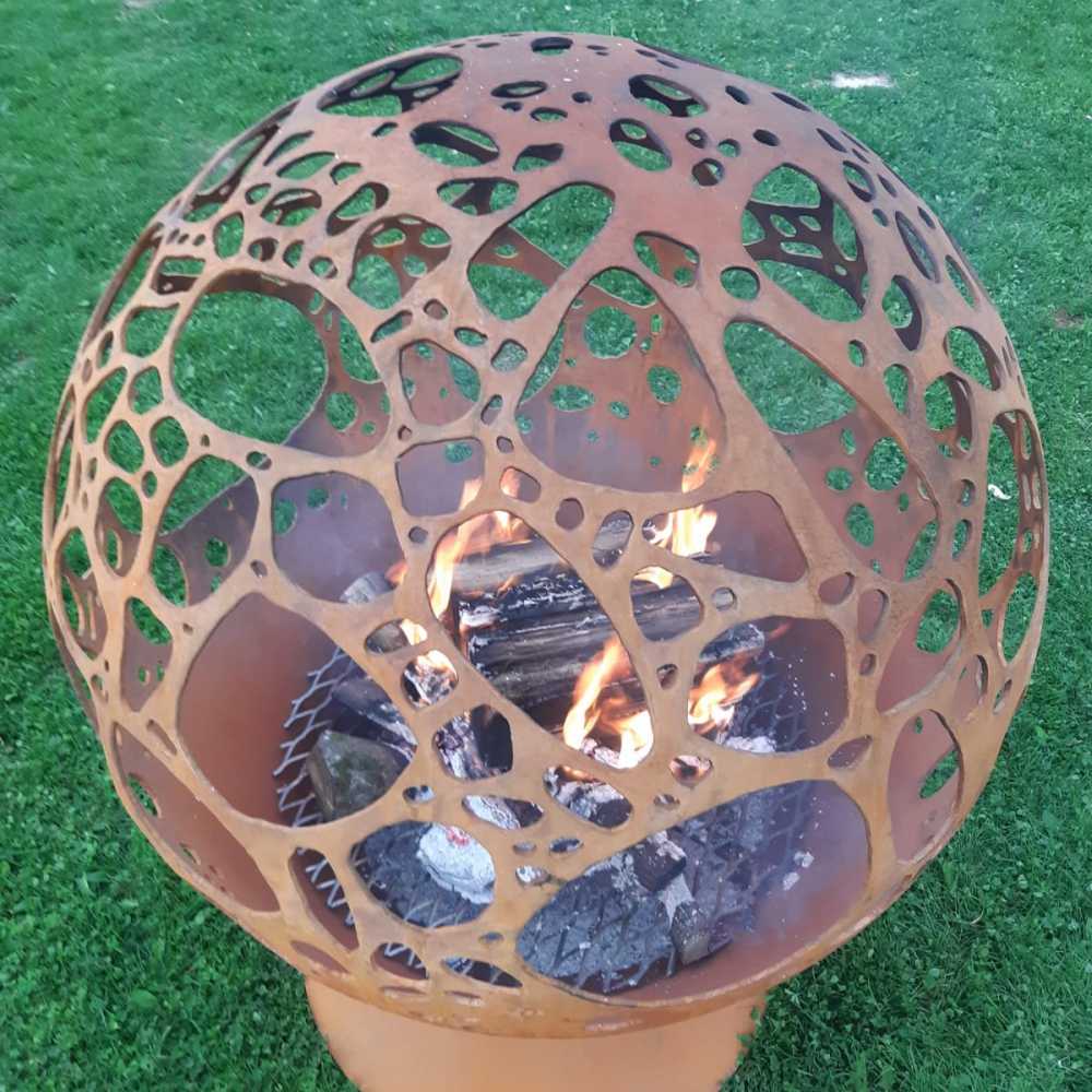 Очаг для костра с каменным мотивом