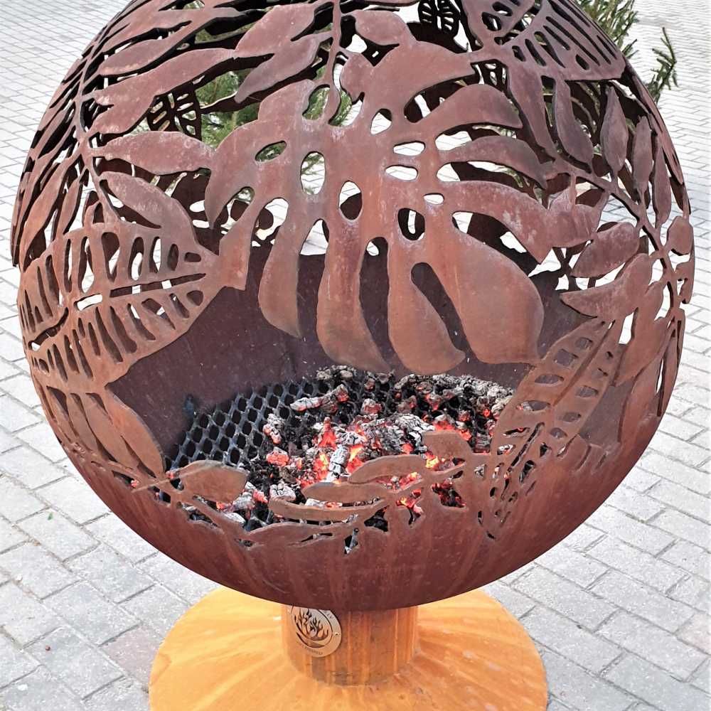 Очаг для костра с экзотическим мотивом листьев