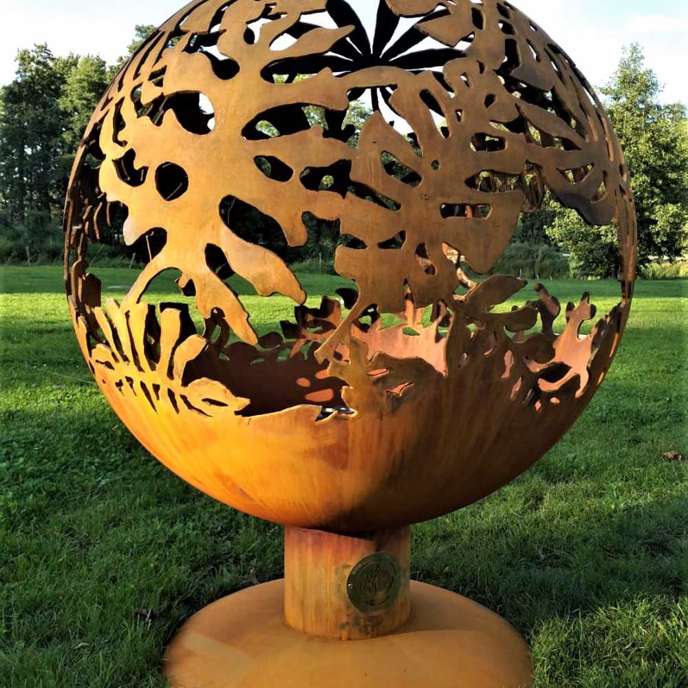 Очаг для костра с экзотическим мотивом листьев