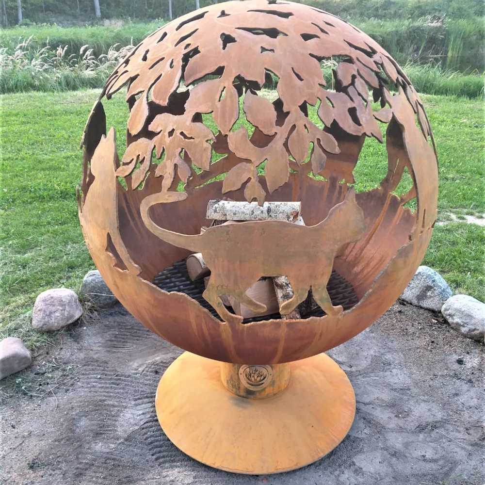 Садовый камин с кошками