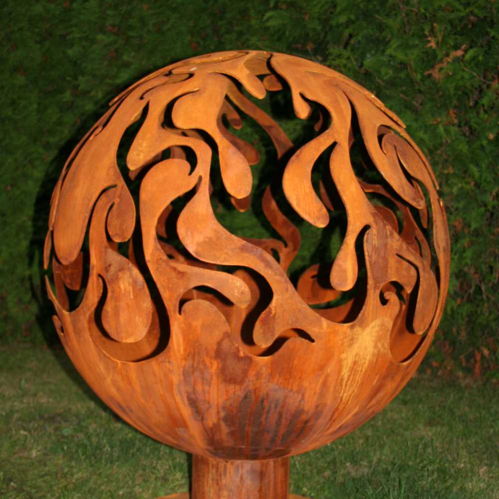 Садовый камин с орнаментом пламени