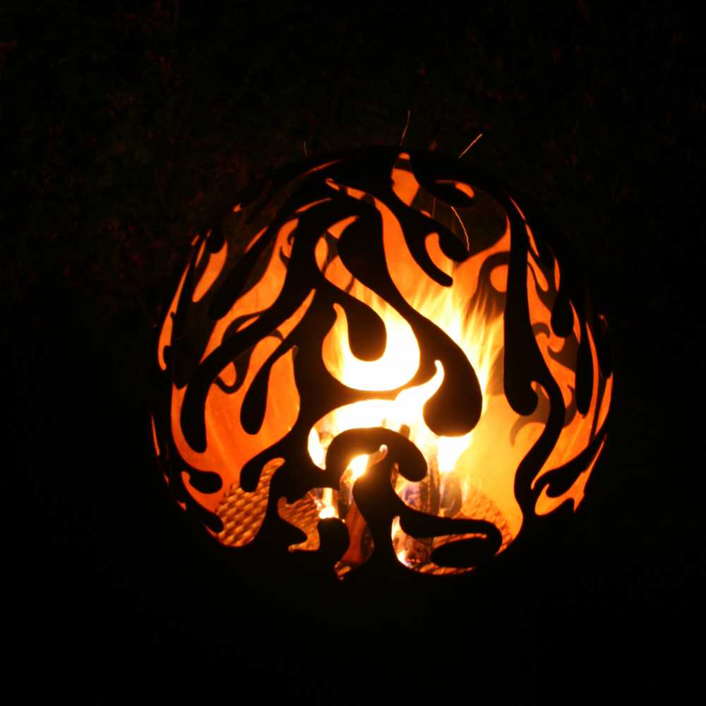 Садовый камин с орнаментом пламени