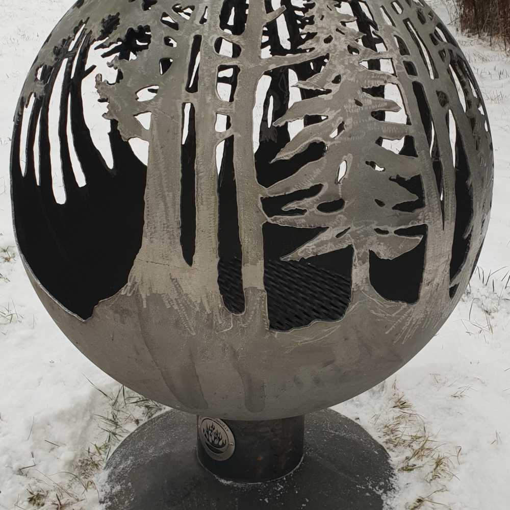 Садовый камин с лесной тематикой