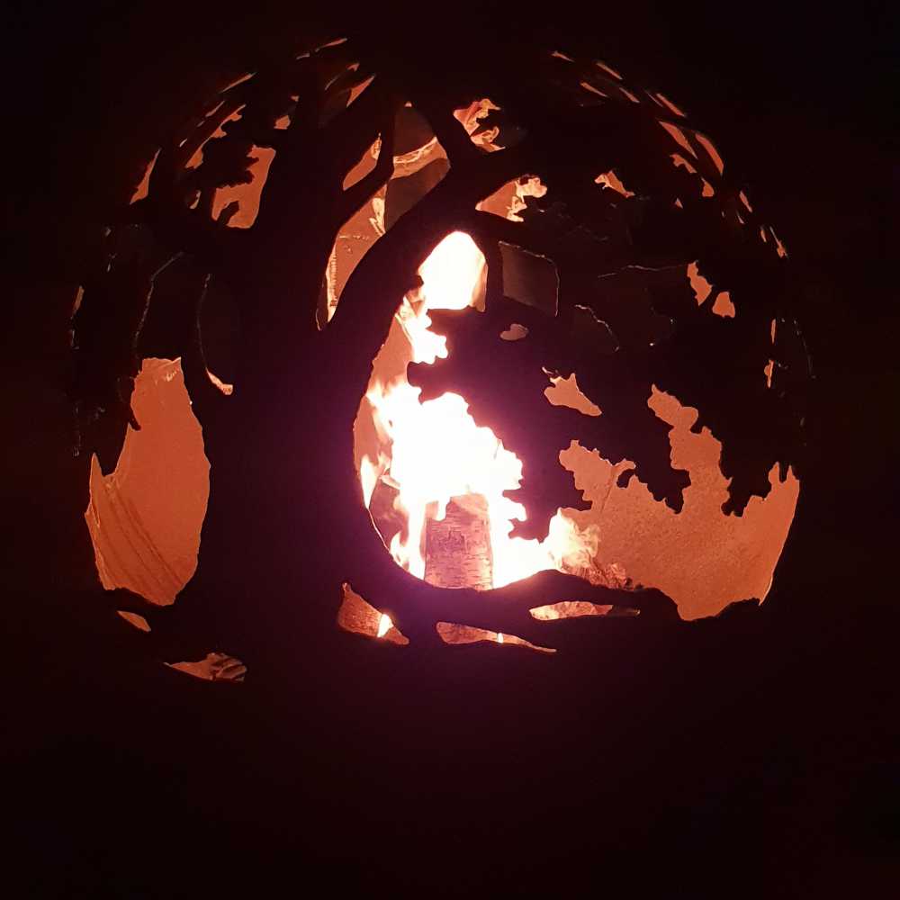 Садовый камин с дубовым мотивом