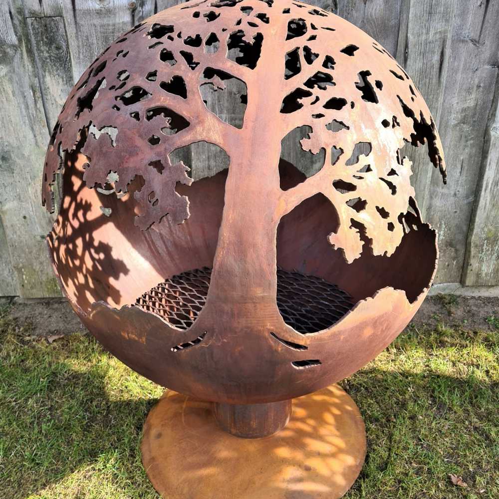 Садовый камин с дубовым мотивом