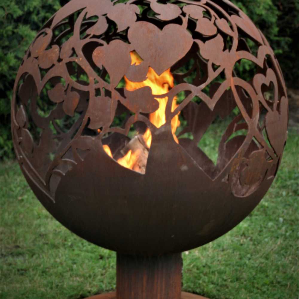 Ugunskura vieta ar romantisko motīvu