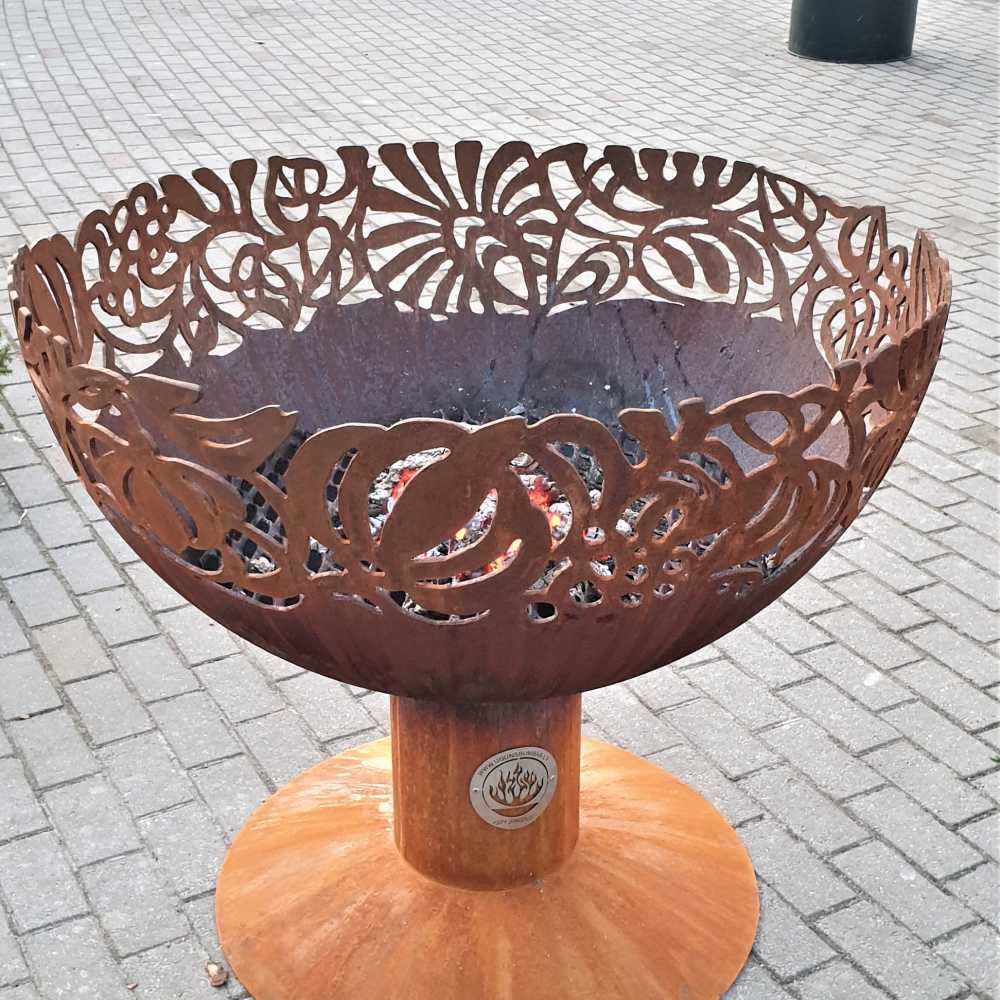 Чаша для костра с мотивом цветов