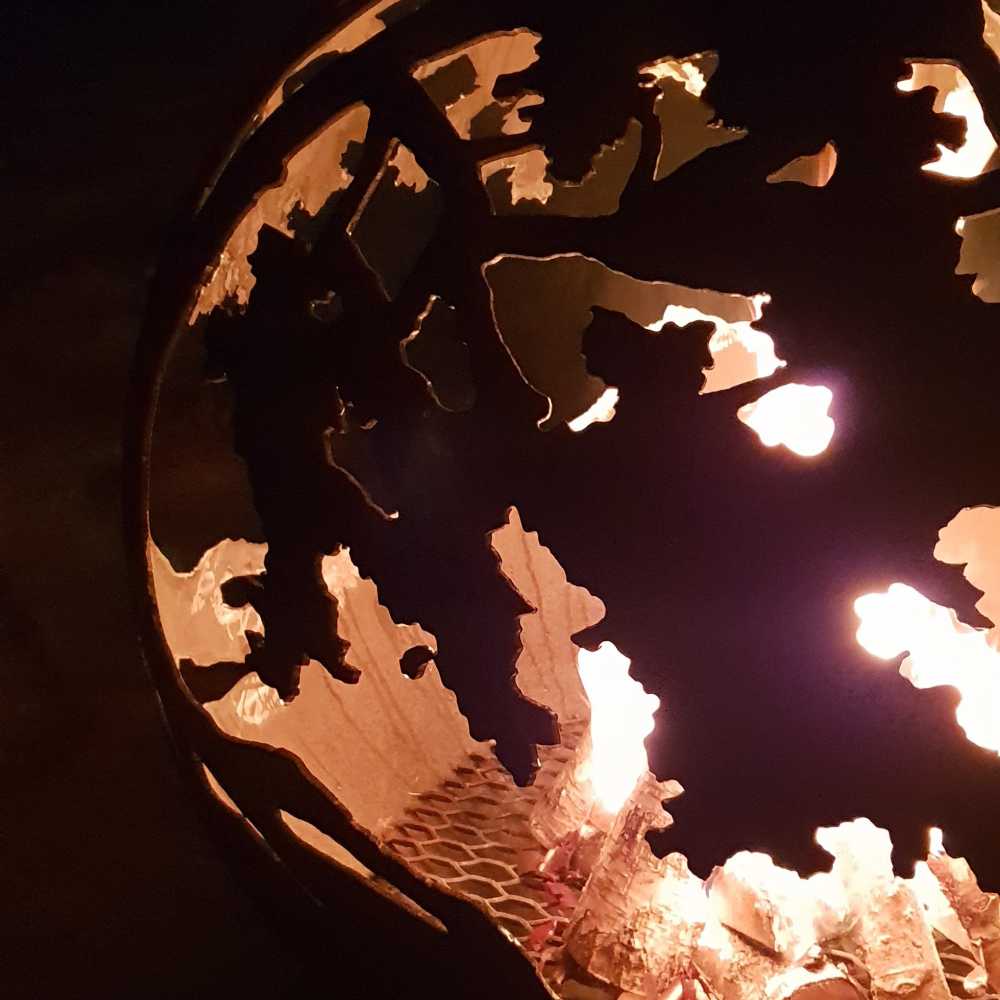 Ugunskura vietas noma ar ozolu motīvu