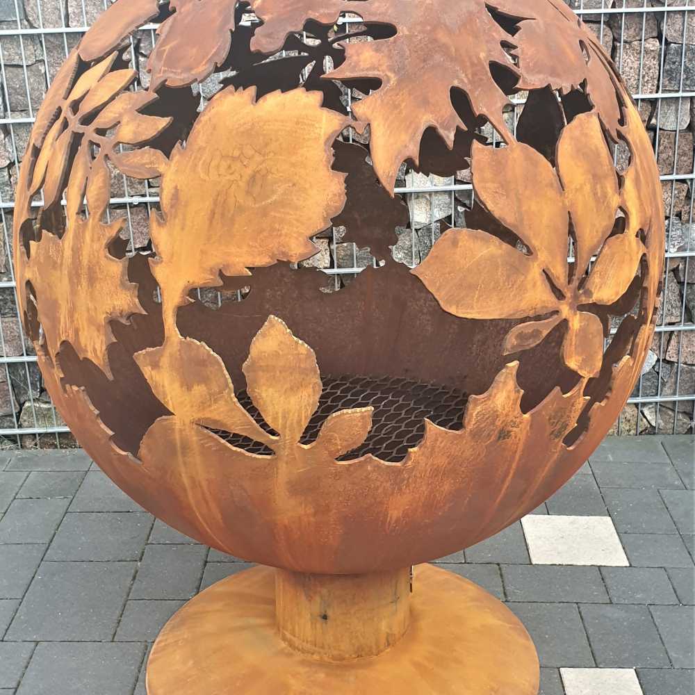 Ugunskura vietas noma ar lapu motīvu