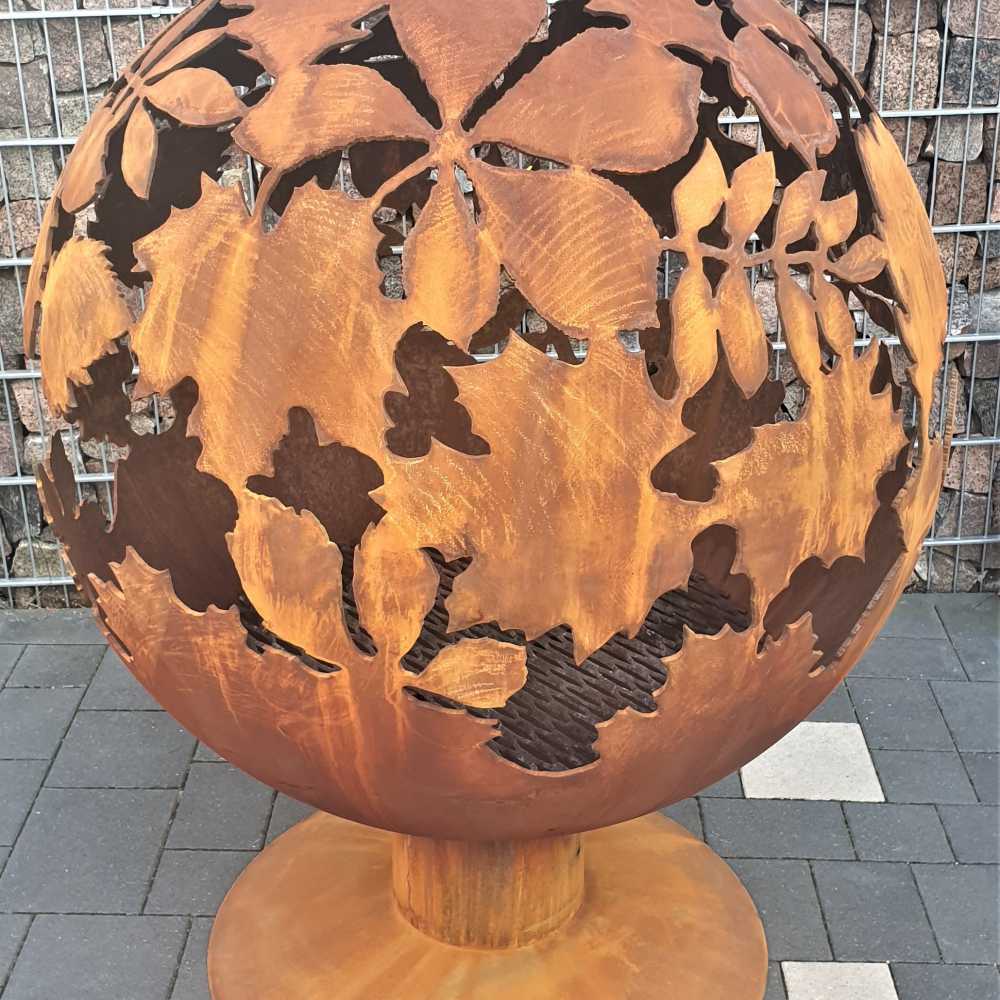 Ugunskura vietas noma ar lapu motīvu